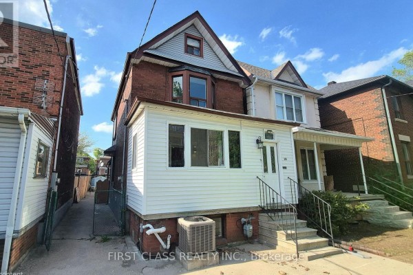 Living room - 356 Wallace Avenue, Toronto, ON M6P3P2 Photo 3