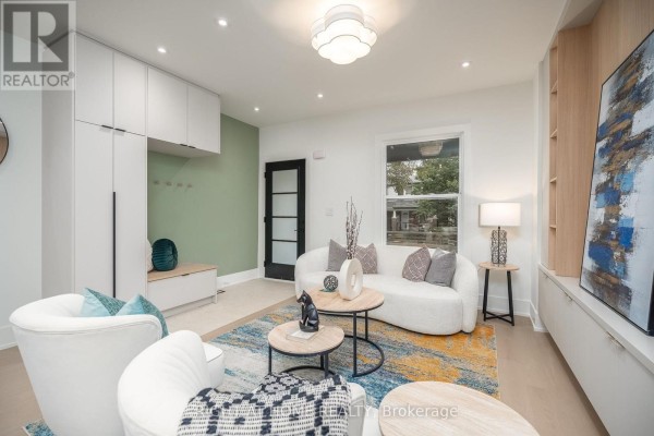 Living room - 356 Woodfield Road, Toronto, ON M4L2X1 Photo 4