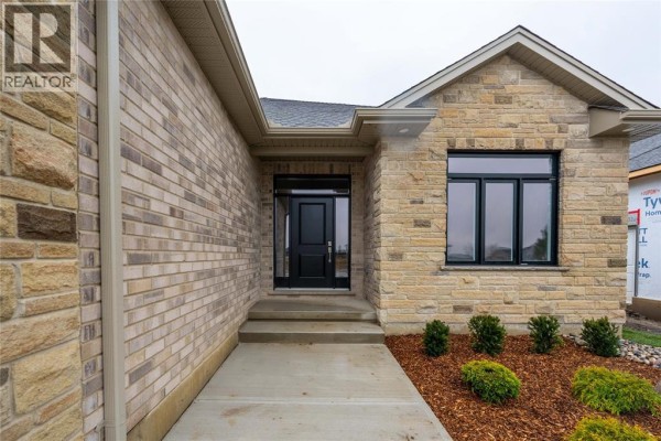 3560 Britt Boulevard, Plympton Wyoming, ON, photo 3