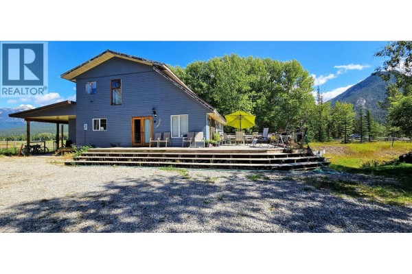 3560 Island Pond Road, Skookumchuck, BC, photo 3