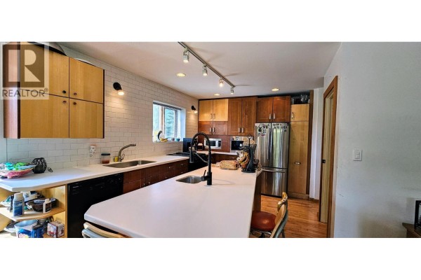 Pantry - 3560 Island Pond Road, Skookumchuck, BC V0B2E0 Photo 4