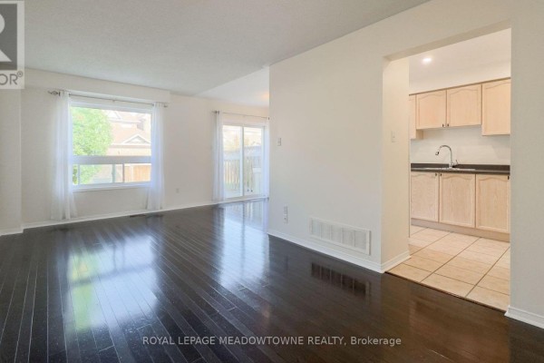 Eating area - 3561 Southwick Street, Mississauga, ON L5M7C4 Photo 4