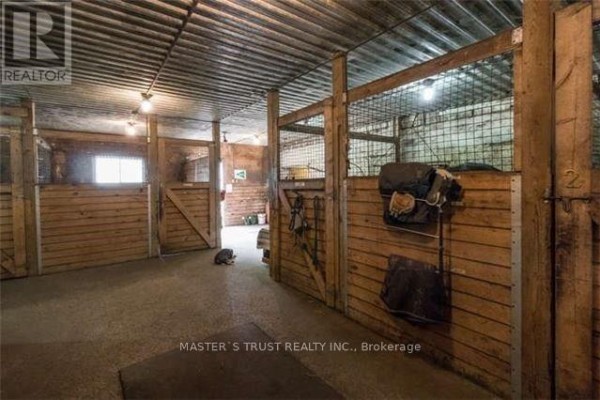 3563 Vandorf Side Road, Whitchurch Stouffville, ON, photo 3