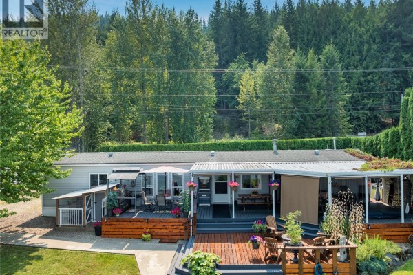 Kitchen - 3565 Eagle Bay Road, Eagle Bay, BC V0E1T0 Photo 4