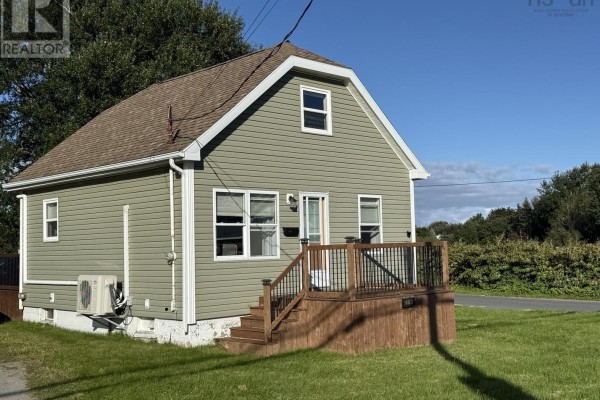 Living room - 3569 Ellsworth Avenue, New Waterford, NS B1H2G8 Photo 2