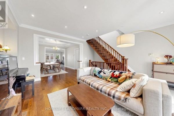 357 Bartlett Avenue N, Toronto, ON M6H3G8 Photo 4