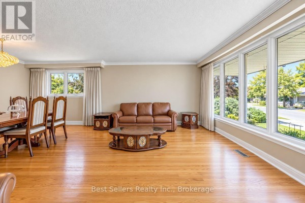 Bedroom 5 - 3570 Autumn Harvest Drive, Mississauga, ON L4Y3S1 Photo 4