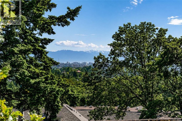 3574 Mcinnis Rise, Saanich, BC, photo 2