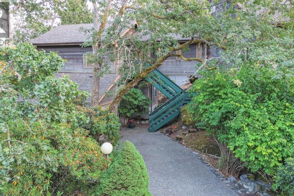 3574 Mcinnis Rise, Saanich, BC, photo 3