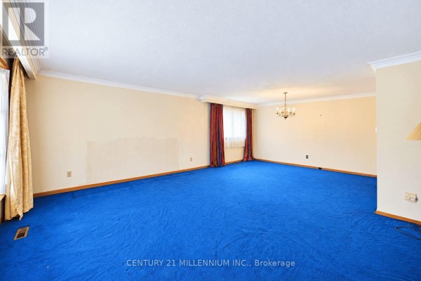Living room - 3578 Golden Orchard Drive, Mississauga, ON L4Y3H8 Photo 4