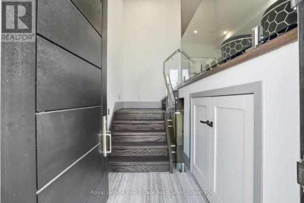 Family room - 357b Melrose Street, Toronto, ON M8Z1G9 Photo 5