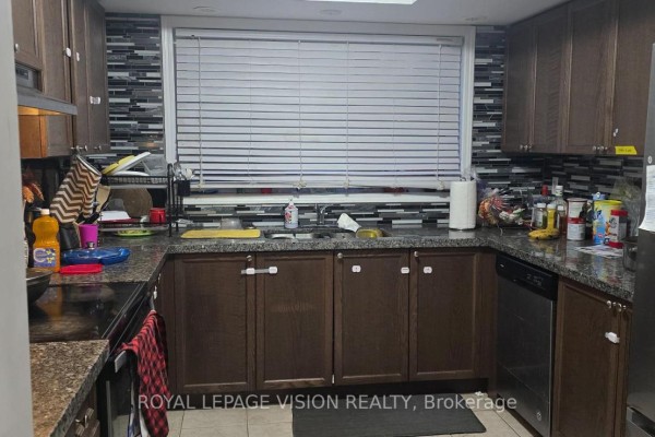 Living room - 358 - 2392 Chevron Prince Path, Oshawa, ON L1L0L1 Photo 2