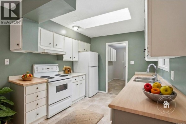 358 Aldous Rd, Qualicum Beach, BC, photo 3