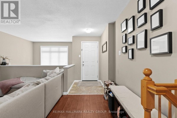 358 Galston Private, Ottawa, ON K1W0G3 Photo 5