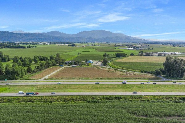 35826 South Parallel Road, Abbotsford, BC V3G2K4 Photo 2