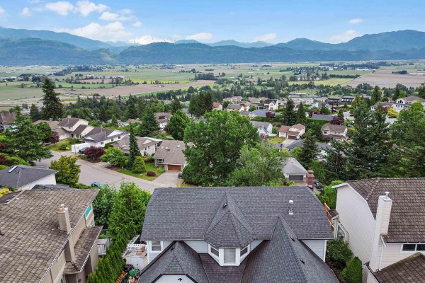 35834 Eaglecrest Drive, Abbotsford, BC V3G1E8 Photo 4