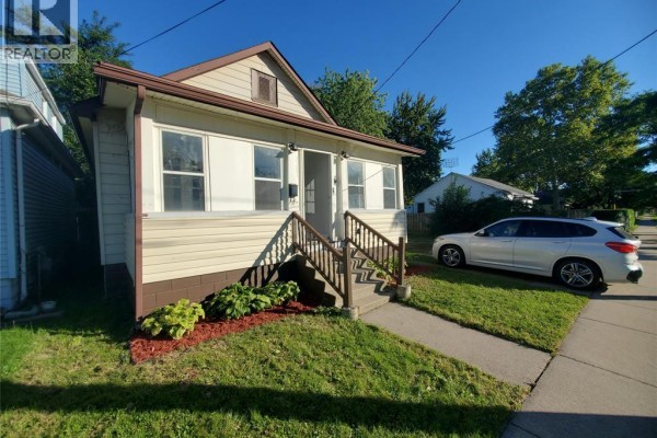 Laundry room - 3587 Bloomfield, Windsor, ON N9C1E8 Photo 3
