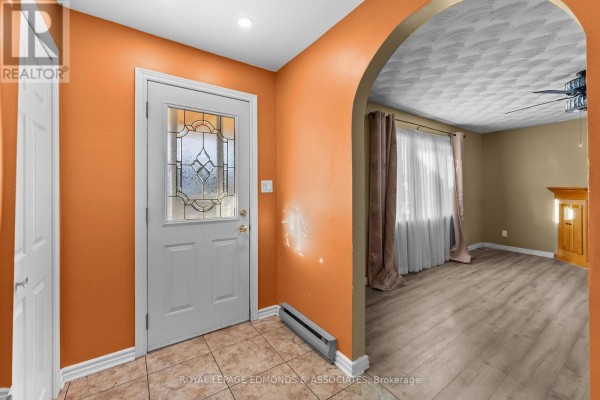 Primary Bedroom - 359 Chamberlain Street, Pembroke, ON K8A2M7 Photo 5