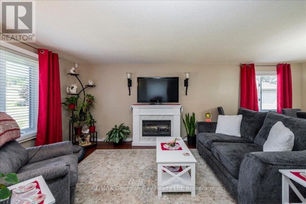 Bedroom 2 - 359 Galloway Boulevard, Midland, ON L4R5B2 Photo 5