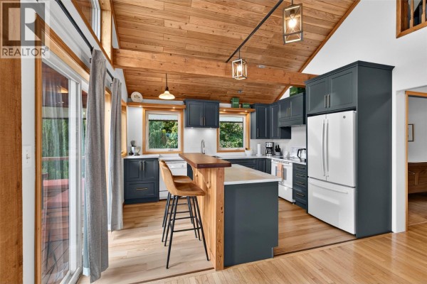 Loft - 359 Kildare Way, Vernon, BC V1H2C7 Photo 5