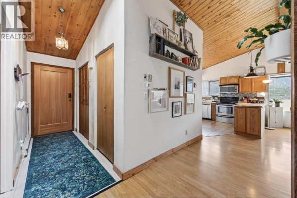 Laundry room - 359 Mountainview Road, Lillooet, BC V0K1V0 Photo 3
