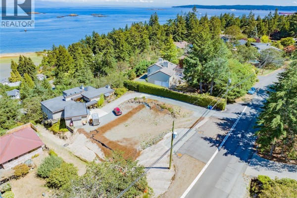3592 Oakridge Dr, Nanaimo, BC V9T1M4 Photo 3
