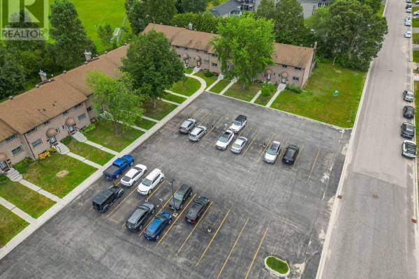 Living room - 36 - 398 Wickstead Avenue, North Bay, ON P1A3L8 Photo 3