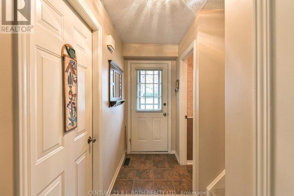 Bedroom 2 - 36 - 441 Barrie Road, Orillia, ON L3V6T9 Photo 5
