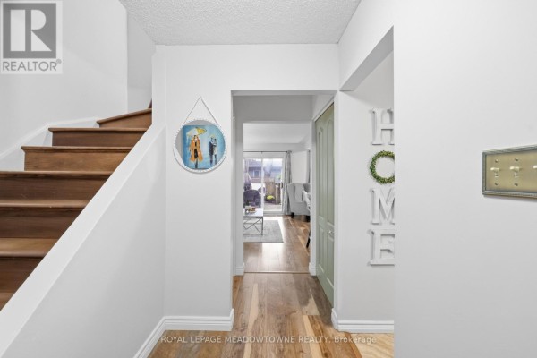 Living room - 36 - 59 Maple Avenue, Halton Hills, ON L7G1X8 Photo 5