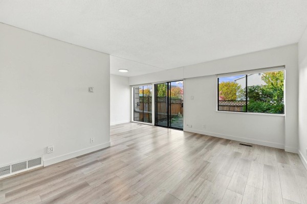 36 10565 153 Street, Surrey, BC V3R4H9 Photo 4