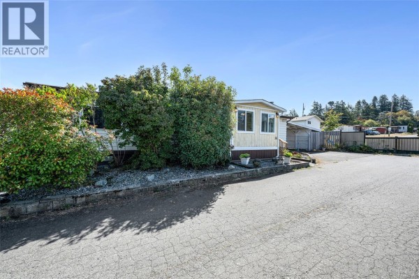 36 1545 Middle Rd, Esquimalt, BC, photo 2