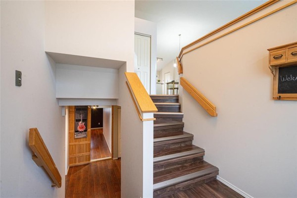 Kitchen - 36 Beachham Crescent, Winnipeg, MB R3Y0A8 Photo 3