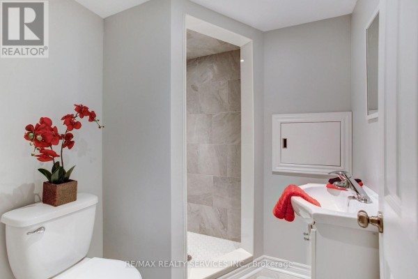 36 Caliper Road, Brampton, ON L6P3R2 Photo 5