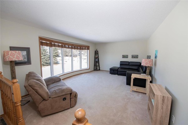36 Charles Avenue, Shilo, MB R0K2A0 Photo 2