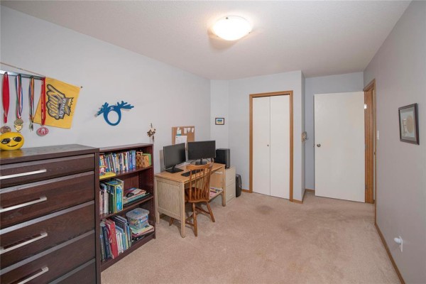 36 Charles Avenue, Shilo, MB R0K2A0 Photo 3