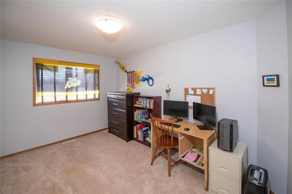 36 Charles Avenue, Shilo, MB R0K2A0 Photo 4