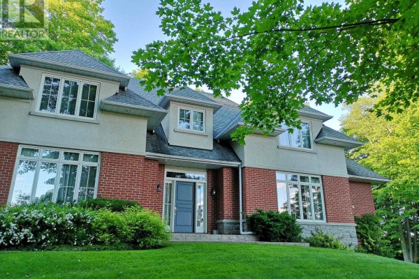 36 Country Heights Drive, Richmond Hill, ON, photo 2