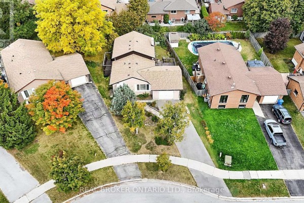 Aerial view of the residential street showing multiple houses and yards. - 36 Dutch Settlers Court, East Gwillimbury