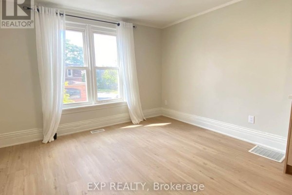 36 Front Street N, Thorold, ON L2V1X5 Photo 3
