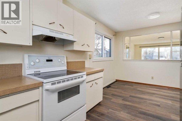 Primary Bedroom - 36 Grandview Crescent, Camrose, AB T4V2K6 Photo 4