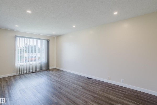 Primary Bedroom - 36 Harrow Circle Ci Nw, Edmonton, AB T5A2S5 Photo 4