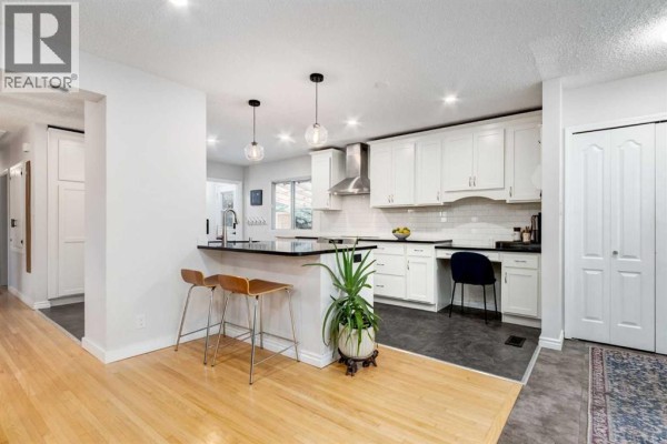 2pc Bathroom - 36 Hudson Road Nw, Calgary, AB T2K2A9 Photo 3