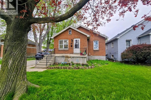 Laundry room - 36 Mcnaughton Ave E Avenue, Chatham, ON N7L2G1 Photo 4