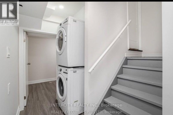 Kitchen - 36 Minna Trail, Brampton, ON L7A4T1 Photo 4