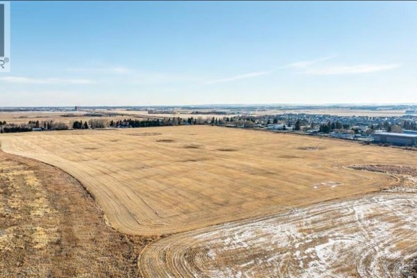 36 Nw Rural, Penhold, AB T4G0G5 Photo 2