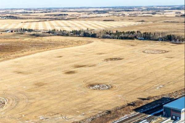 36 Nw Rural, Penhold, AB T4G0G5 Photo 4