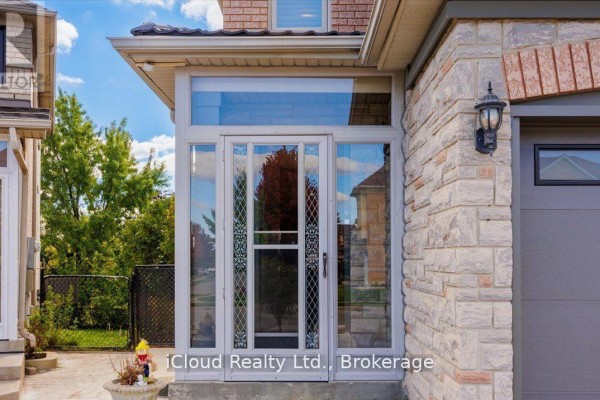 36 Pacific Wind Crescent, Brampton, ON, photo 2