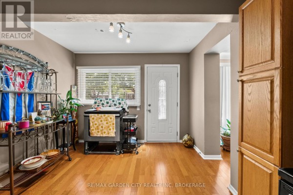 Bedroom 3 - 36 Rose Avenue, Thorold, ON L2V3C6 Photo 5