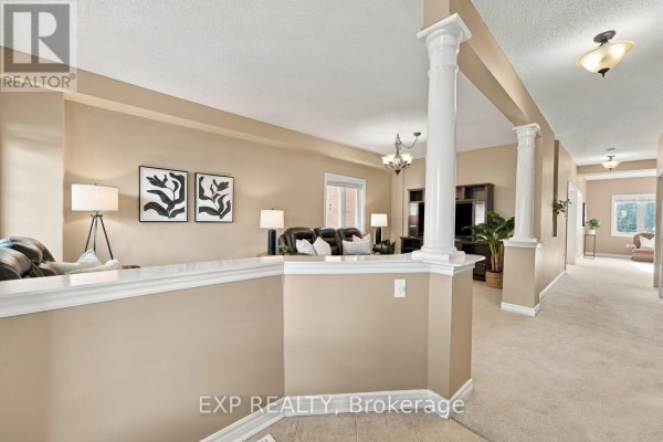 Living room - 36 Saltzburg Crescent, Georgina, ON L4P4H3 Photo 3