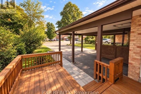 Kitchen - 36 Scribner Court, Brampton, ON L6Z1M6 Photo 3